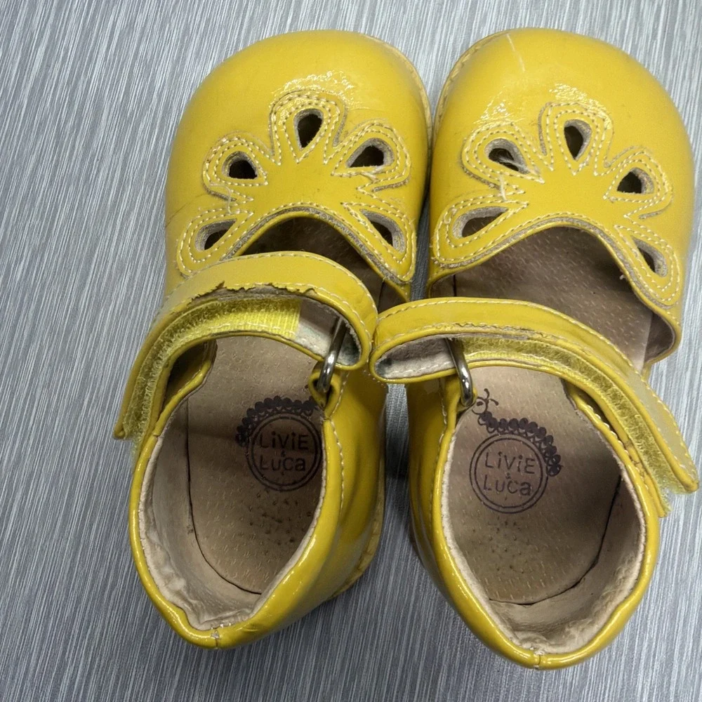 Livie & Luca Girls Patent‎ Leather Mary Jane Shoes Yellow Size 8